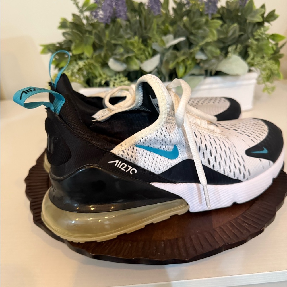 Nike Black and White Sneakers with Air Max Cushioning